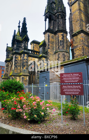 Die "Opfer von Krieg und Verfolgung Memorial" in der Gothic Revival Church of St. Nikolaus, Hamburg, Deutschland. Stockfoto