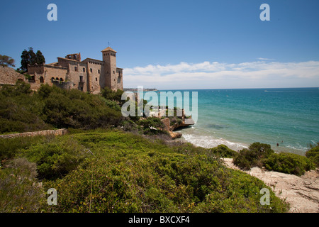 Strand und Burg von Tamarit, Altafulla, Tarragones, Tarragona, Spanien Stockfoto