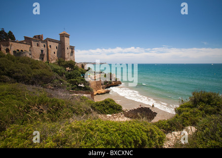 Strand und Burg von Tamarit, Altafulla, Tarragones, Tarragona, Spanien Stockfoto