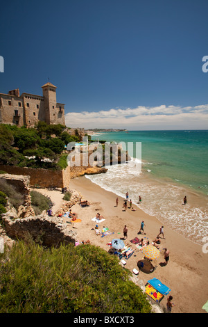 Strand und Burg von Tamarit, Altafulla, Tarragones, Tarragona, Spanien Stockfoto