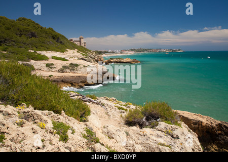 Küste und das Schloss von Tamarit, Altafulla, Tarragones, Tarragona, Spanien Stockfoto