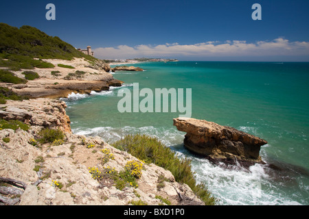 Küste und das Schloss von Tamarit, Altafulla, Tarragones, Tarragona, Spanien Stockfoto