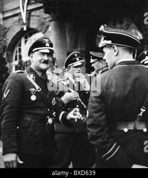 Dietrich, Josef 'Sepp', 28.5.1892 - 21.4.1966, deutscher SS-General (Waffen-SS), halbe Länge, als SS-Obergruppenführer, mit anderen SS-Offizieren, 1938, Stockfoto