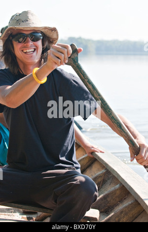 Ein junger Mann Paddel Kanu in Sandoval See. Stockfoto