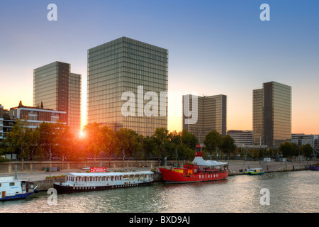 Paris, Nationalbibliothek bei Sonnenuntergang Stockfoto