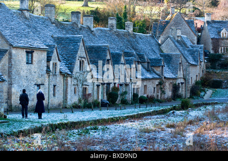 Arlington Row - 17. Jahrhundert Weber Cottages in Cotswold Stein gebaut, in dem malerischen Dorf Bibury, Gloucestershire UK Stockfoto