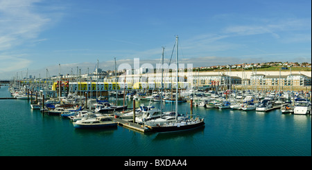 Panoramablick über Brighton Marina Stockfoto