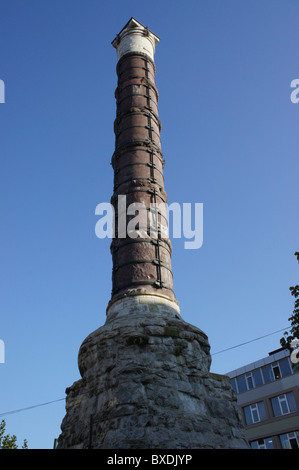 Spalte von Constantine oder "Burnt Spalte" (Çemberlitaş Sütunu) ist eine römische monumentale Säule, Istanbul, Türkei Stockfoto