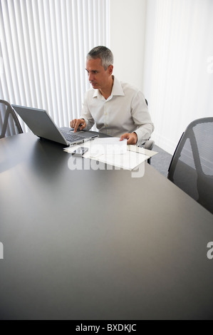 Geschäftsmann, arbeiten am computer Stockfoto