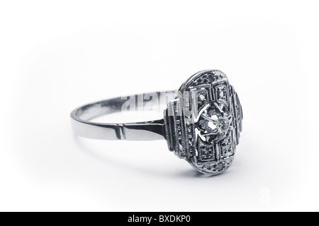 Ein Platinring des Art-Deco-Stils (Frankreich, um 1930). Bague de Platine de Stil Art Déco (Frankreich, environ 1930). Stockfoto