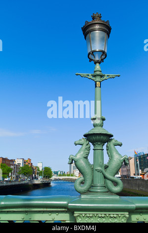 Seepferdchen-Statuen auf Grattan-Brücke über den Fluss liffey Stockfoto