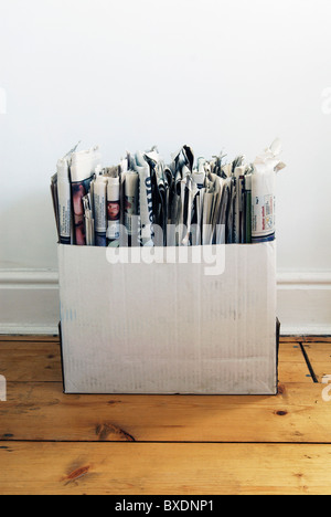 Zeitungen bereit für das recycling Stockfoto