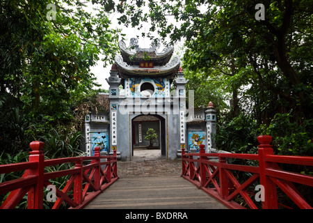 Vietnamesische Brücke und Pagode Eingang Stockfoto