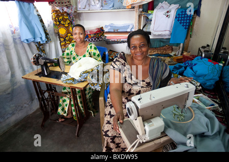 Schneiderei-Shop in Dodoma, Tansania, Ostafrika. Stockfoto