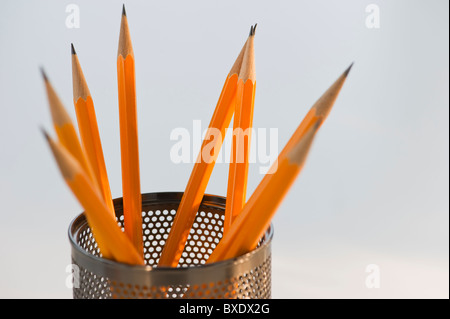 Gespitzten Bleistiften in Glas Stockfoto