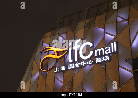 IFC Shopping Centre Mall in Shanghai, China. Stockfoto