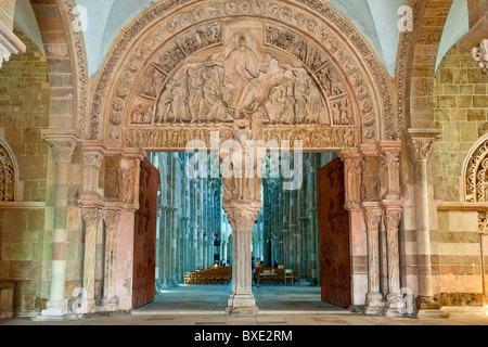 Frankreich, Yonne, Vezelay, Sainte Marie Madeleine de Vezelay Basilika als Weltkulturerbe der UNESCO gelistet Stockfoto