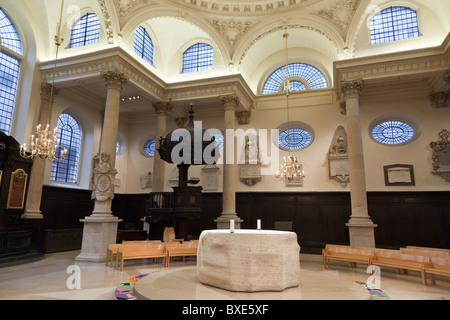 Im Inneren der Kirche von St. Stephen Walbrook, London, England. Stockfoto