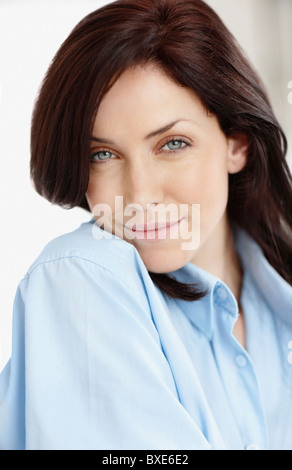 Schöne brünette Frau Stockfoto