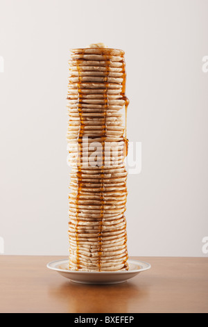 Hohe Stapel von Pfannkuchen Stockfoto