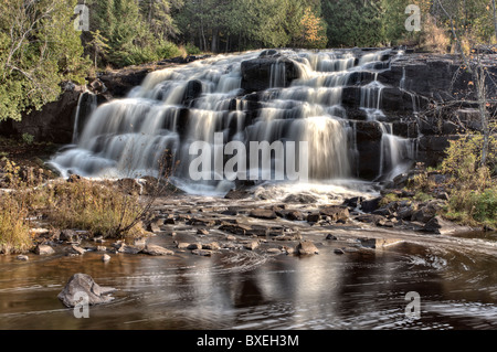 Nordmichigan Wasserfälle Upper Peninsula Herbst Herbst Farben Bond Falls Wasserfall Stockfoto