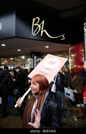 Weibliche Demonstranten außerhalb Bhs Oxford Street London Stockfoto