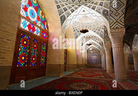 Innere des Winter Gebetssaal der Nazir Ul Mulk Moschee, Shiraz, Iran Stockfoto