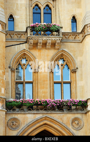 LONDON, Großbritannien - 03. JULI 2010: Fensterdetails zur Westminster Abbey Stockfoto