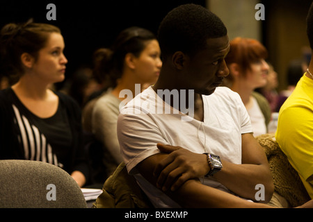 Nachhilfe für Schüler in Henry Thomas Hörsaal an der London Metropolitan Universität Holloway Road. Stockfoto