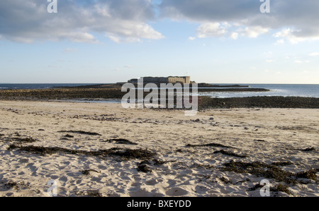 Longis Bay und Fort Raz, Alderney, Kanalinseln Stockfoto