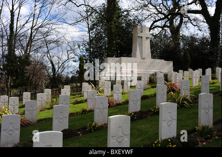Der Commonwealth Gräber Kommission Soldatenfriedhof am St.-Nikolaus Kirche, Brockenhurst, Hampshire, England, Vereinigtes Königreich. Stockfoto