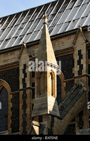 LONDON, UK - JUNE 27, 2010: Architectural detail on exterior of Southwark Cathedral Stockfoto
