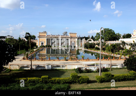 Blick über Zierteich, Teil des Chowmahalla Palace Hyderabad Indien Stockfoto