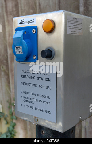 Elektrofahrzeug aufladen Station Bed Zed Entwicklung Surrey UK Stockfoto