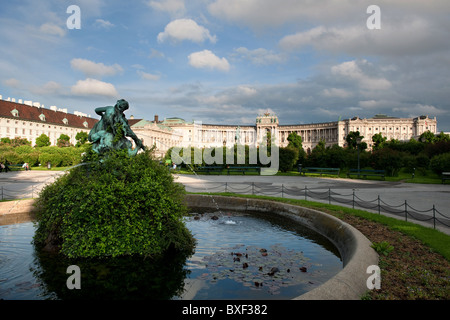 Blick vom Volksgarten, Hofburg Palace Heldenplatz Wien Österreich 2010 Stockfoto