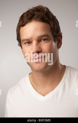 glücklich lächelnd zuversichtlich weißen kaukasischen Mann männlich Stockfoto