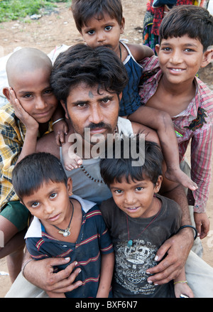 Gadia Lohar. Nomadische Rajasthan Mann und Jungen. Indiens wandernde Schmiede. Indien Stockfoto