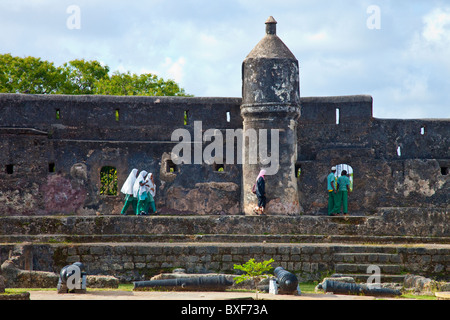 Muslimische Studenten, Fort Jesus, Mombasa, Kenia Stockfoto