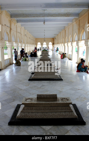 Aufrechte Blick auf die Gräber der heiligen Männer innen Mecca Masjid oder Moschee Hyderabad Indien Stockfoto