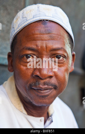 Muslimischen Mann, Old Town, Mombasa, Kenia Stockfoto