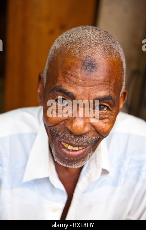 Muslimischen Mann, Old Town, Mombasa, Kenia Stockfoto