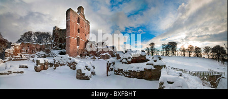 Ansicht des Bergfrieds Norham Castle einmal der gefährlichste Ort in England. Eines der Lieblingsthemen Turners. Stockfoto