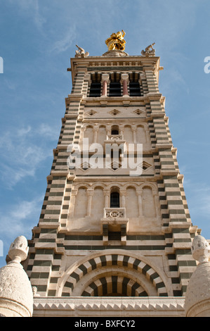 Bell Turm der Kirche Notre Dame De La Garde, Marseille, Frankreich Stockfoto