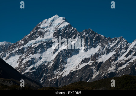 Der Eis-caped Mount Cooki ist mit 3754 m nicht nur der höchste Berg in den südlichen Alpen, sondern auch in Oceanica. Stockfoto