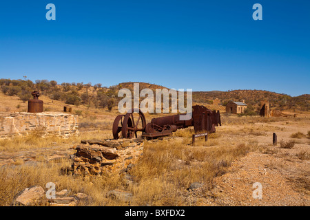 Alte Maschinen und zerstörte Gebäude in der alten Arltunga Goldfields, östlich von Alice Springs, Northern Territory Stockfoto