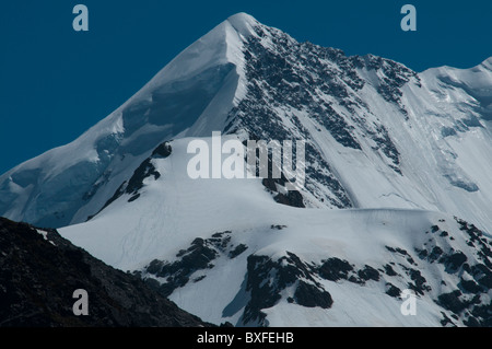 Der Eis-caped Mount Cooki ist mit 3754 m nicht nur der höchste Berg in den südlichen Alpen, sondern auch in Oceanica. Stockfoto