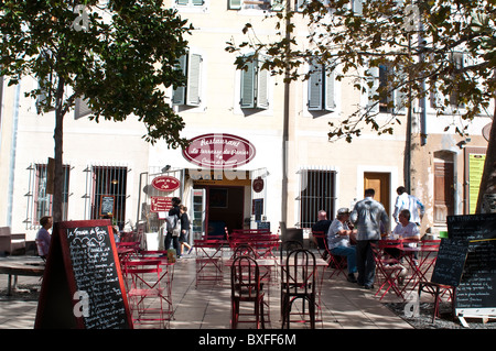 Restaurant auf einem Platz in Le Panier Bezirk, Marseille, Frankreich Stockfoto