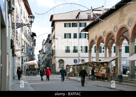 Piazza dei Ciompi Florenz: Es beherbergt die Loggia del Pesce von Giorgio Vasari und das Haus von Lorenzo Ghiberti gemacht. Stockfoto