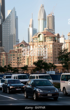 Der Verkehr auf den Straßen in Dubai Stockfoto