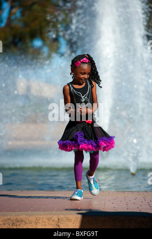 Spielen bei der Bea Evenson, Memorial Fountain im Balboa Park, San Diego CA Stockfoto